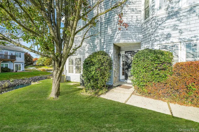 $615,000 | 113 Lakebridge Drive North, Kings Park, NY 11754