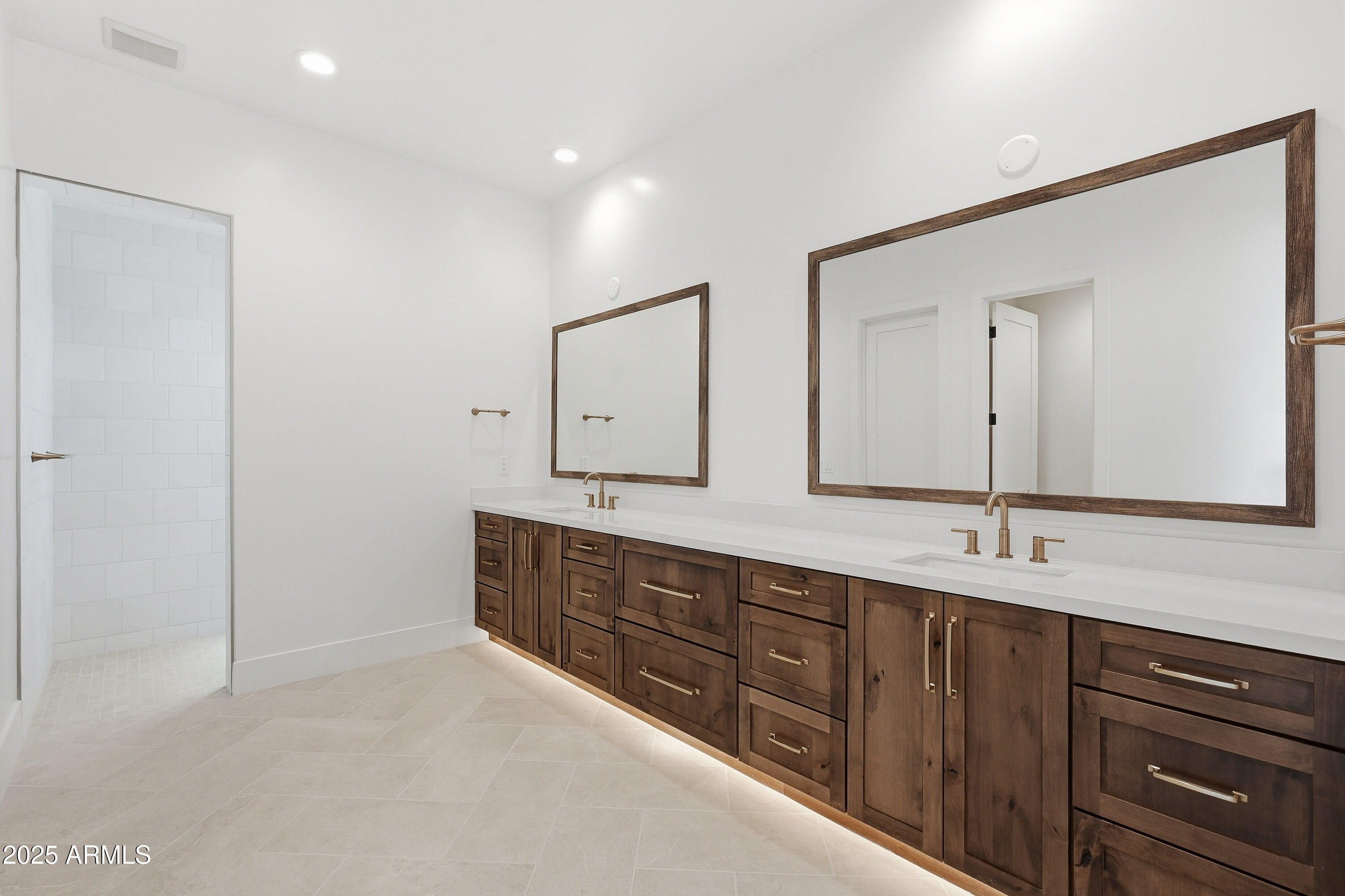 3326 South Stuart Court Gilbert, AZ 85297 - Photo 30 of 88 a spacious bathroom with double vanity and mirrors