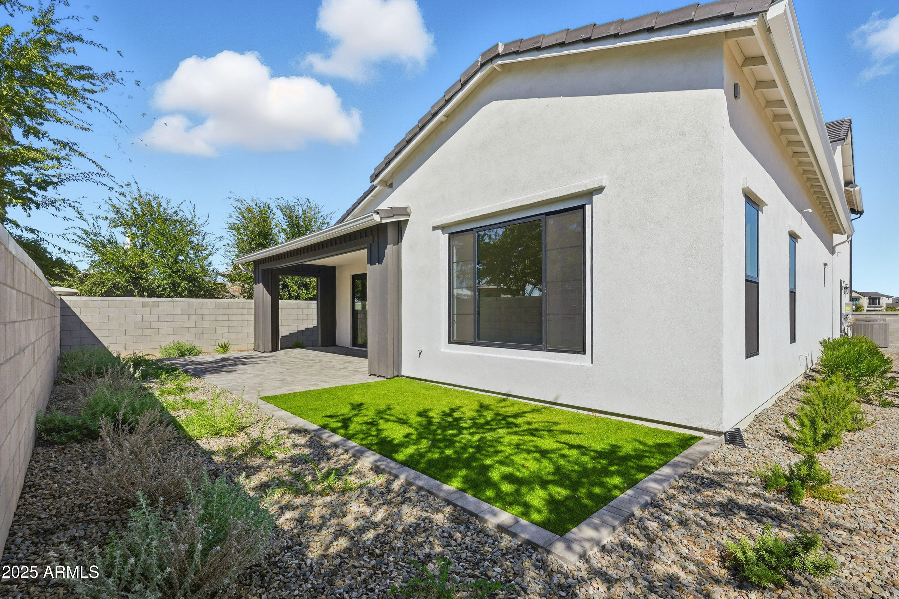 3326 South Stuart Court Gilbert, AZ 85297 - Photo 53 of 88 a front view of house with yard