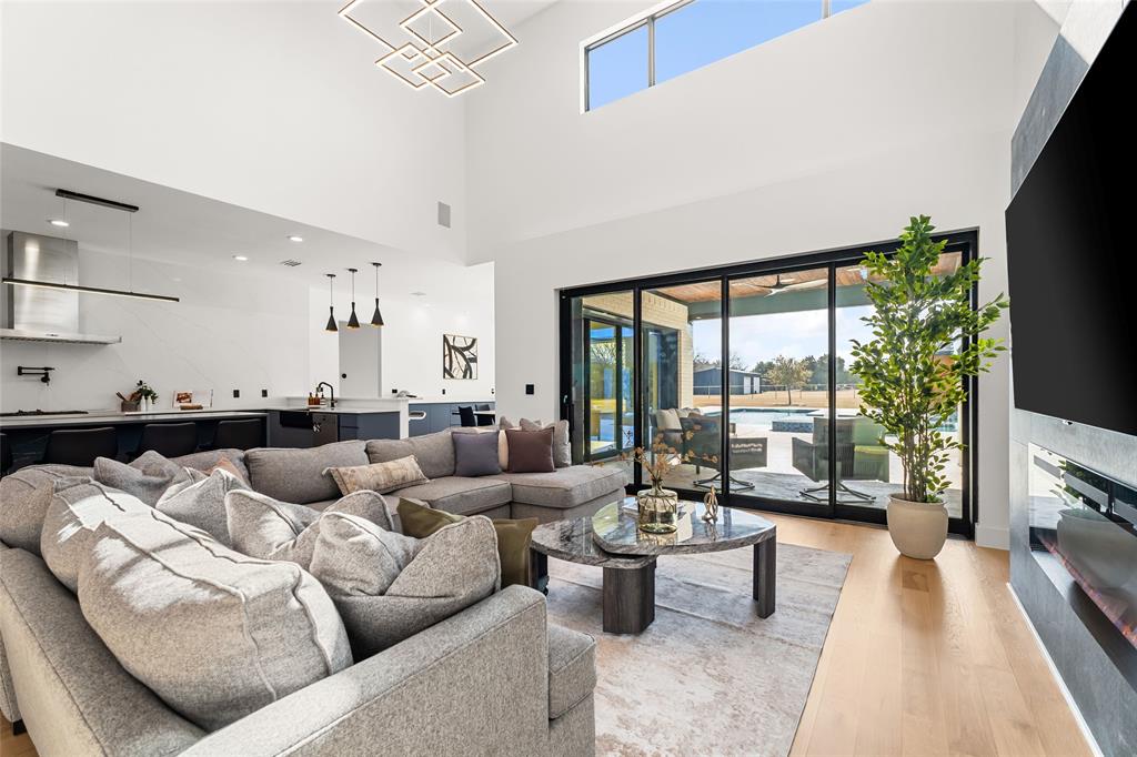5020 Montgomery Road Midlothian, TX 76065 - Photo 20 of 40 Living area with light wood-style floors and wet bar