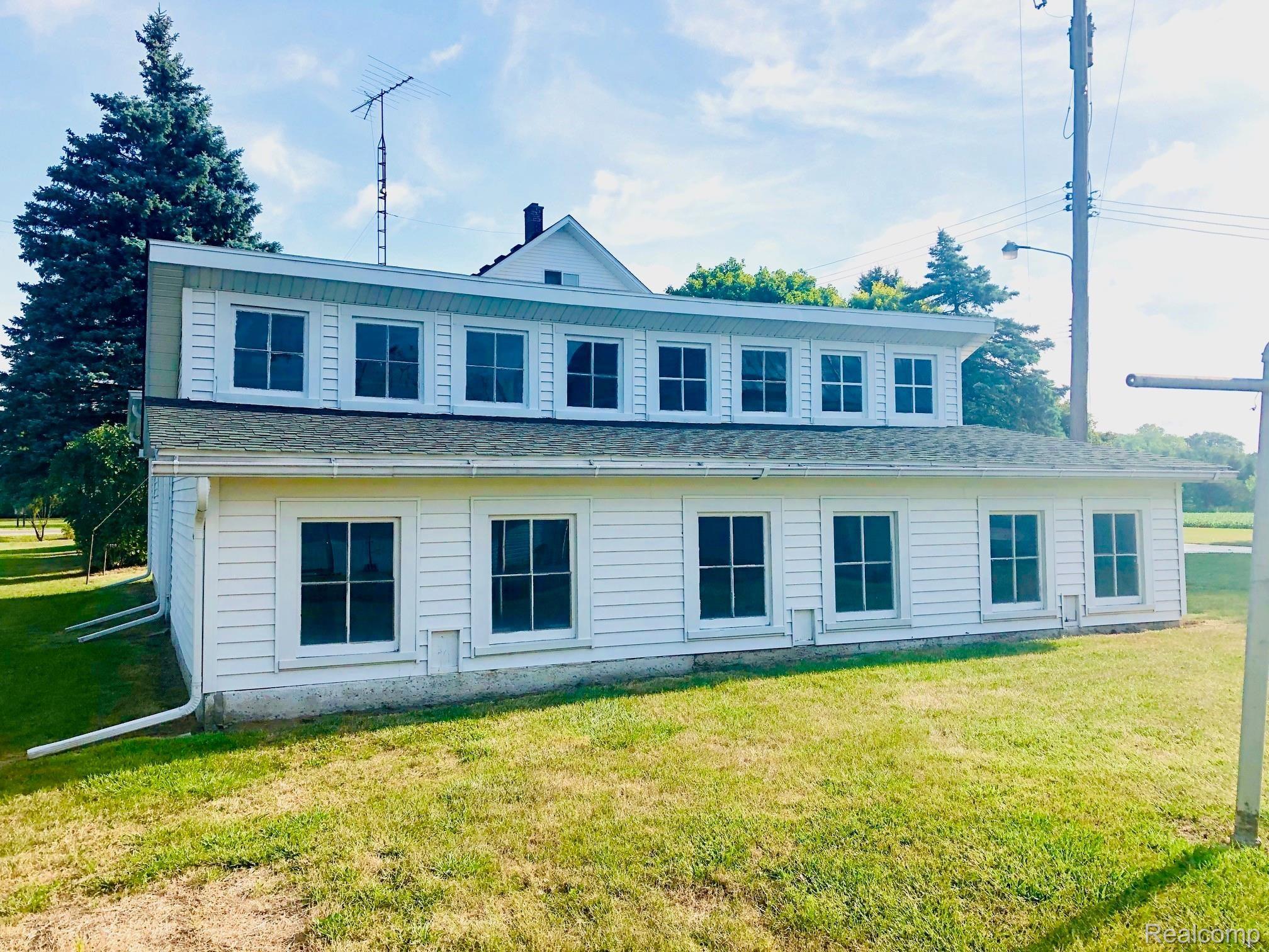 3931 East Dunbar Road Monroe, MI 48161 - Photo 15 of 46 d chicken barn.jpg