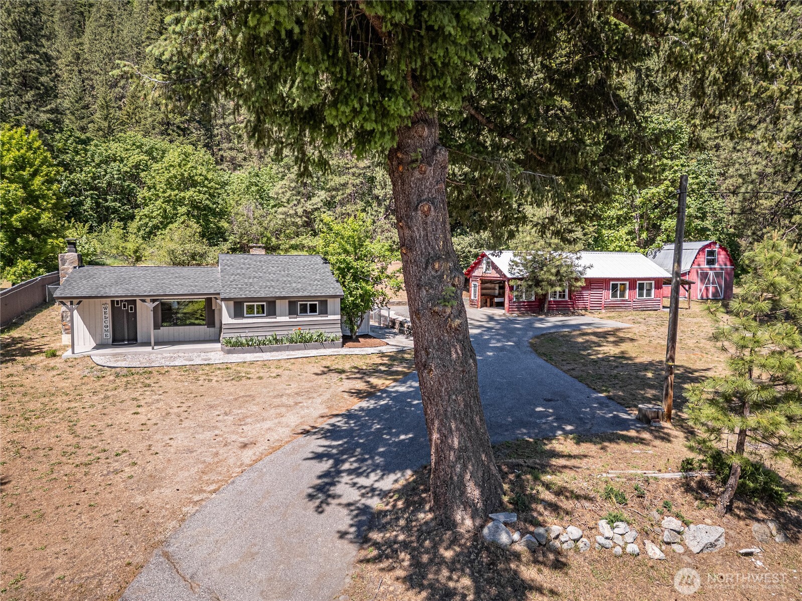 8494 Icicle Road Leavenworth, WA 98826 - Photo 4 of 27