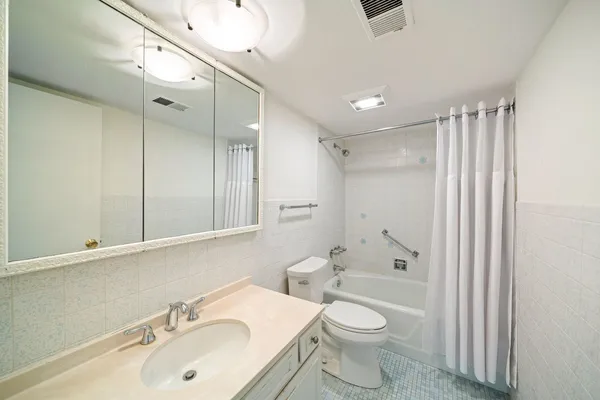 $354,900 | 701 Ridge Road, Unit 2A, Wilmette, IL 60091