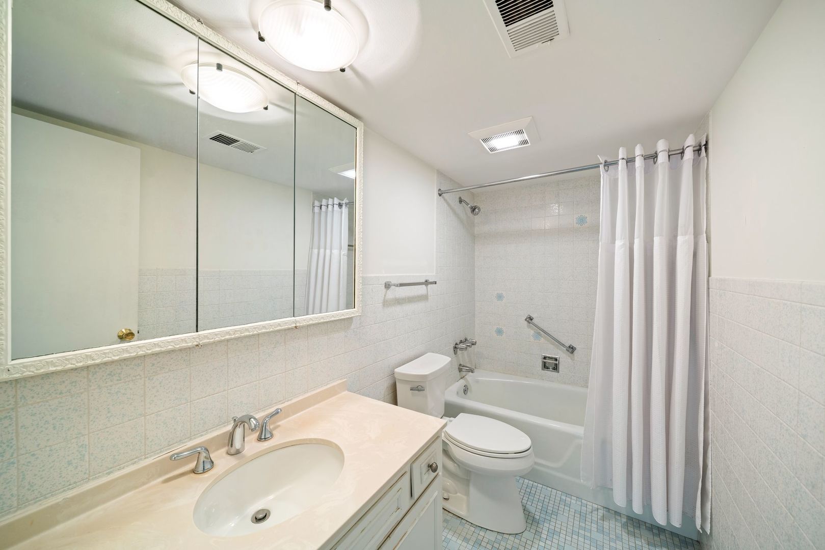 701 Ridge Road, Unit 2A Wilmette, IL 60091 - Photo 8 of 14