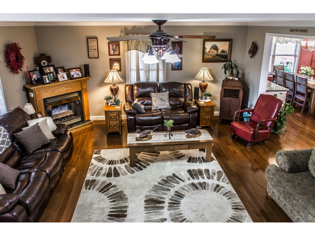 2860 Babbs Mill Road Afton, TN 37616 - Photo 10 of 36 Large living room with FP