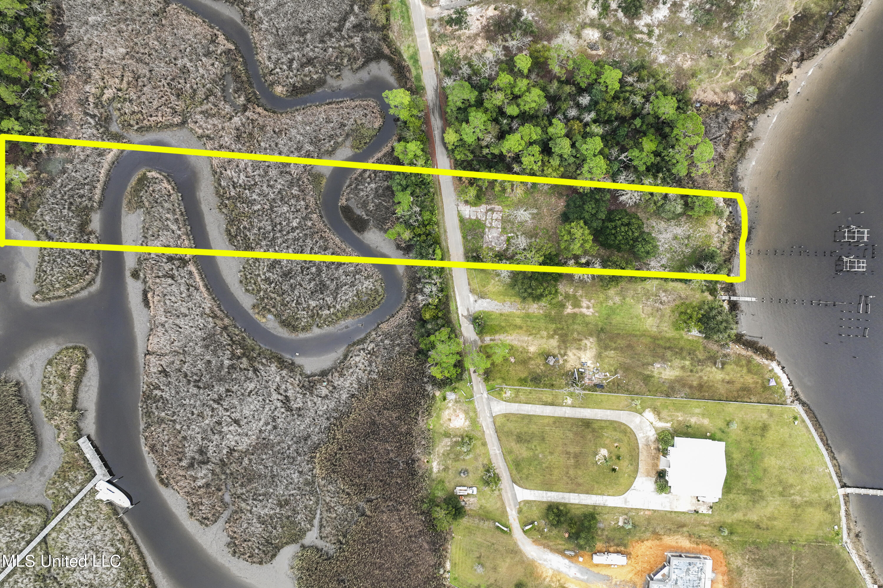 10126 Goodman Road D'Iberville, MS 39540 - Photo 3 of 10 003