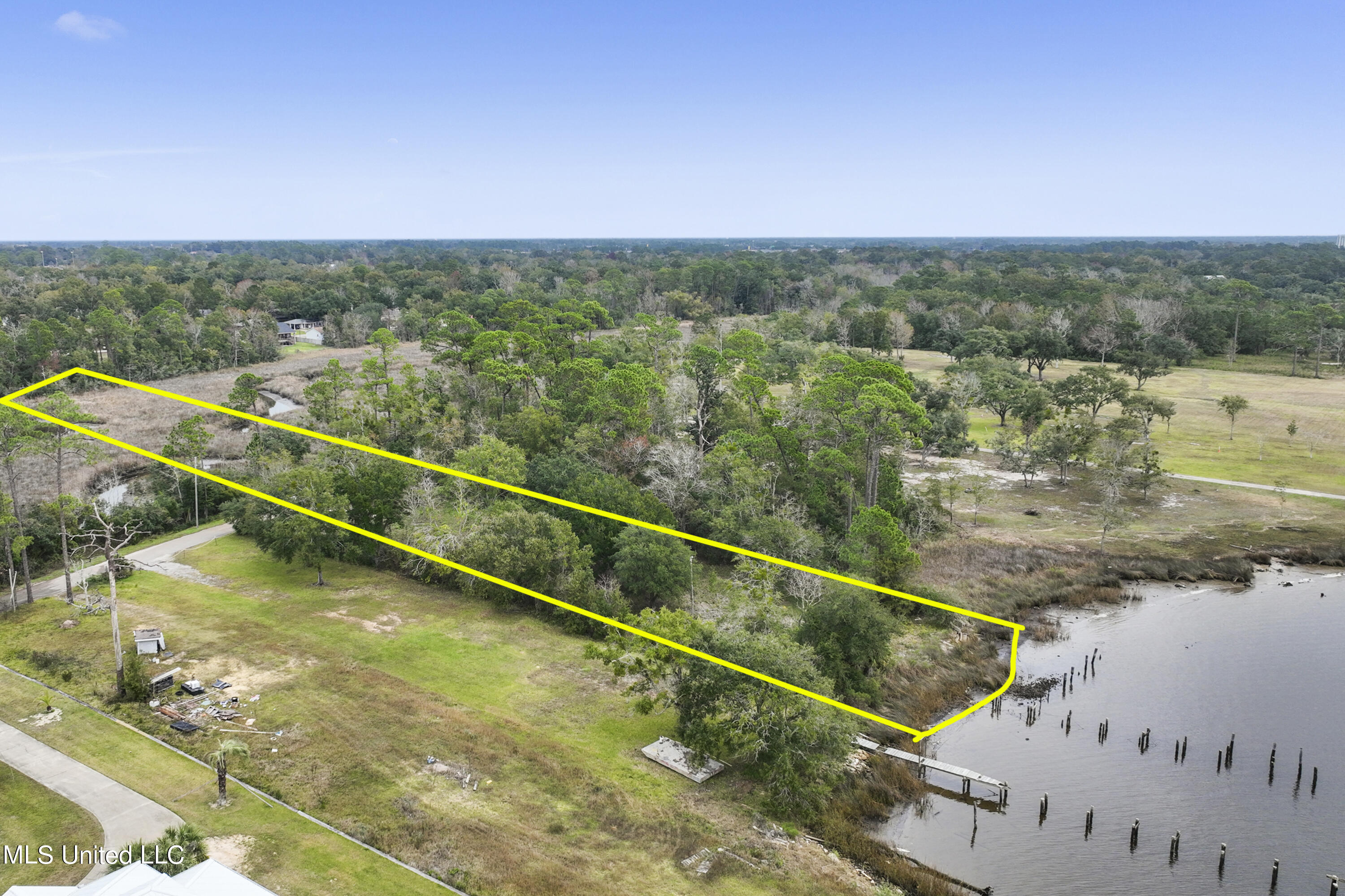 10126 Goodman Road D'Iberville, MS 39540 - Photo 8 of 10 008