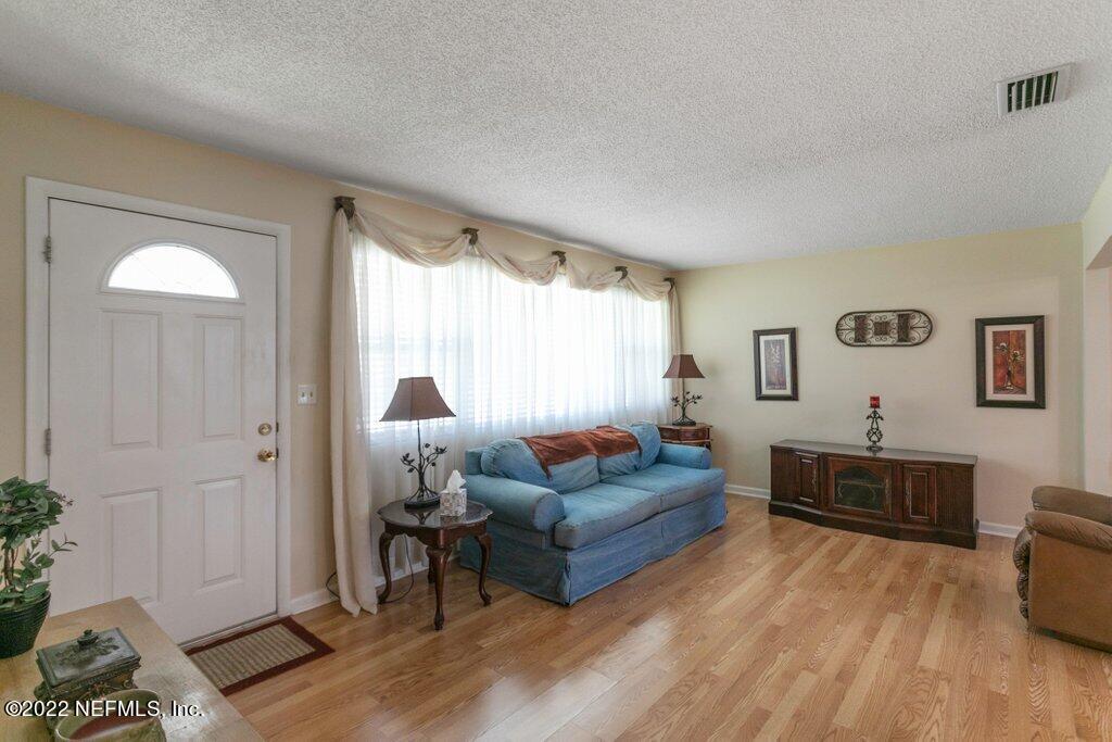 2828 Adele Road Jacksonville, FL 32216 - Photo 10 of 42 Living Room View 4