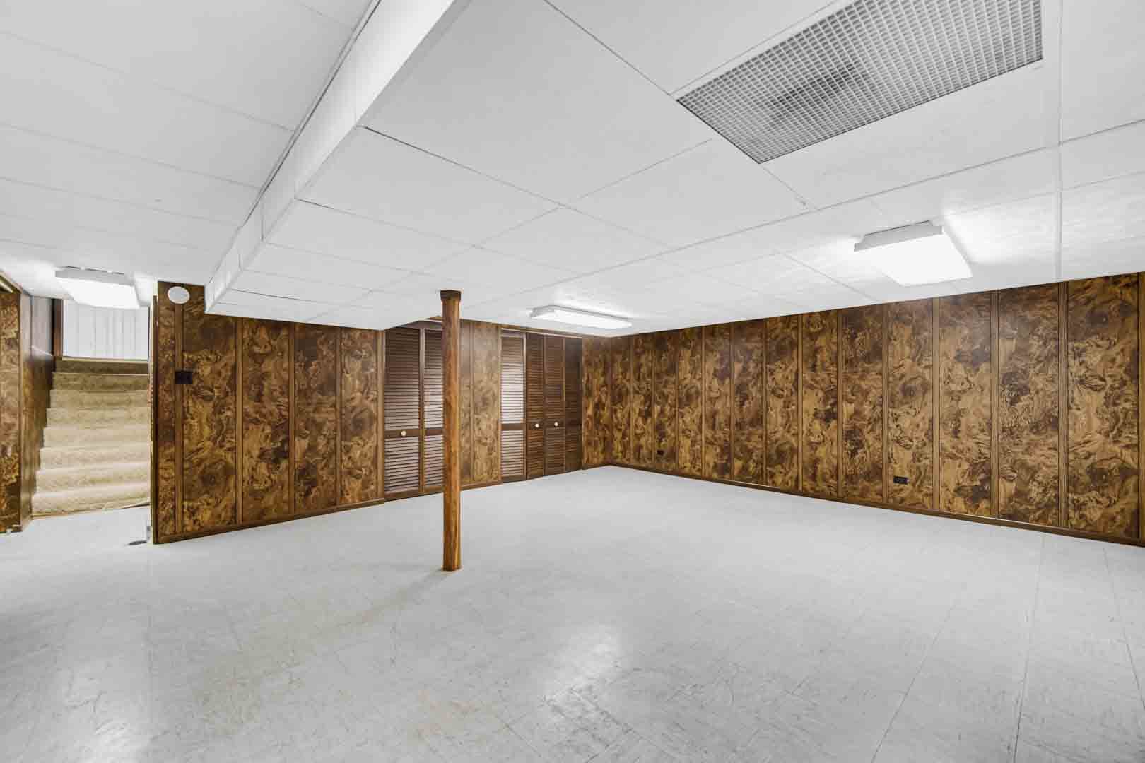 2826 Walnut Road Homewood, IL 60430 - Photo 16 of 20 a view of a garage