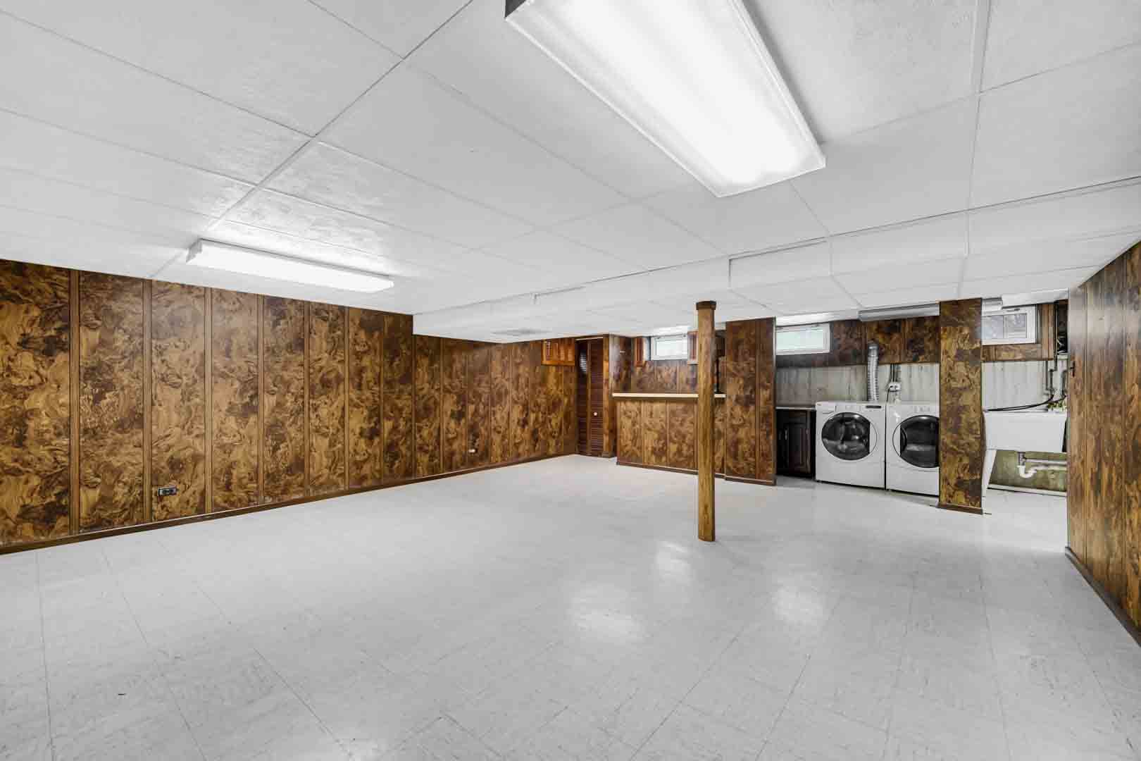 2826 Walnut Road Homewood, IL 60430 - Photo 17 of 20 a view of a garage