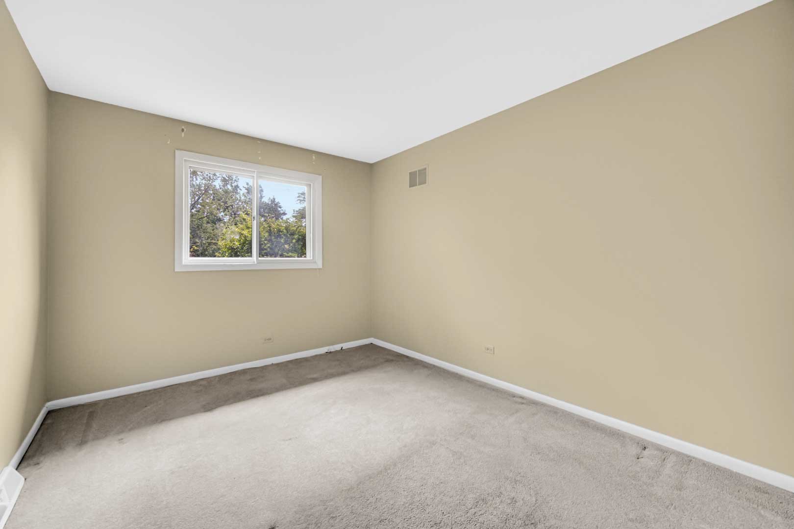 2826 Walnut Road Homewood, IL 60430 - Photo 10 of 20 an empty room with windows