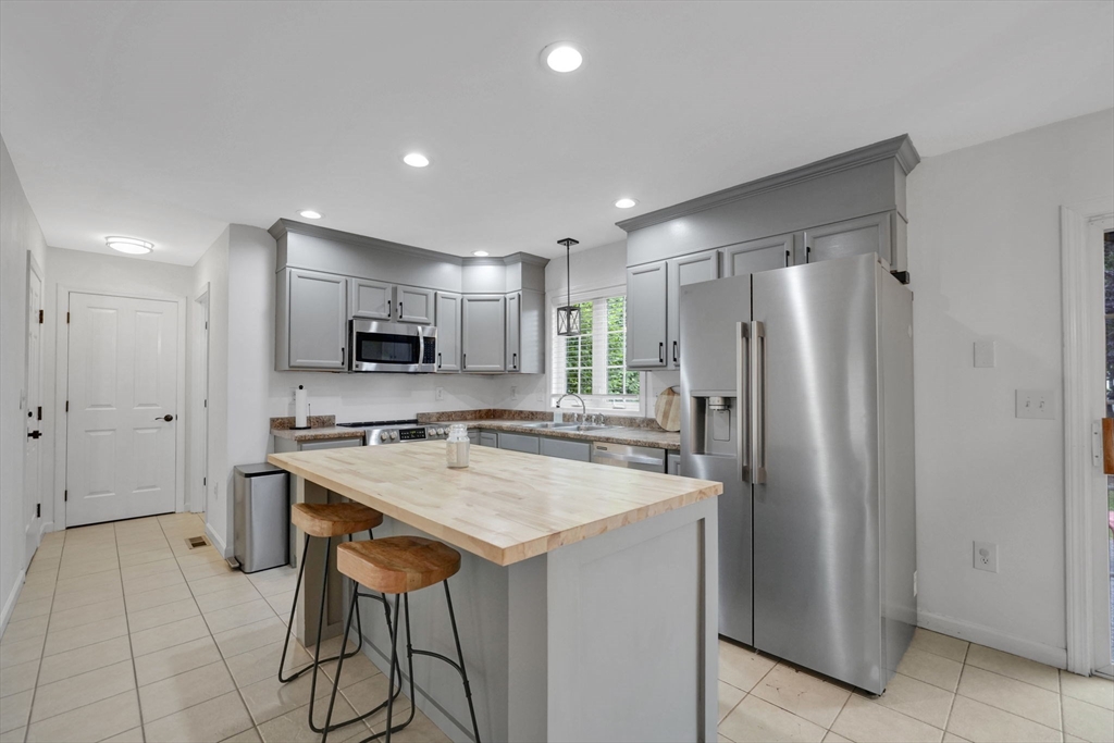 188 Wollaston Street Springfield, MA 01119 - Photo 8 of 39