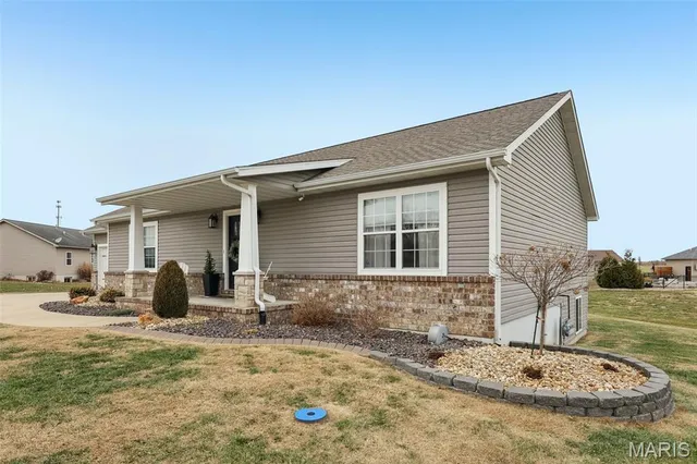 $329,000 | 365 Briarwood Lane, Aviston, IL 62216
