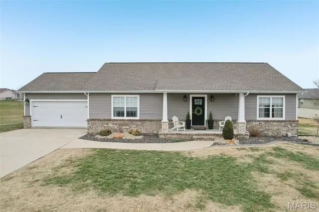 $329,000 | 365 Briarwood Lane, Aviston, IL 62216
