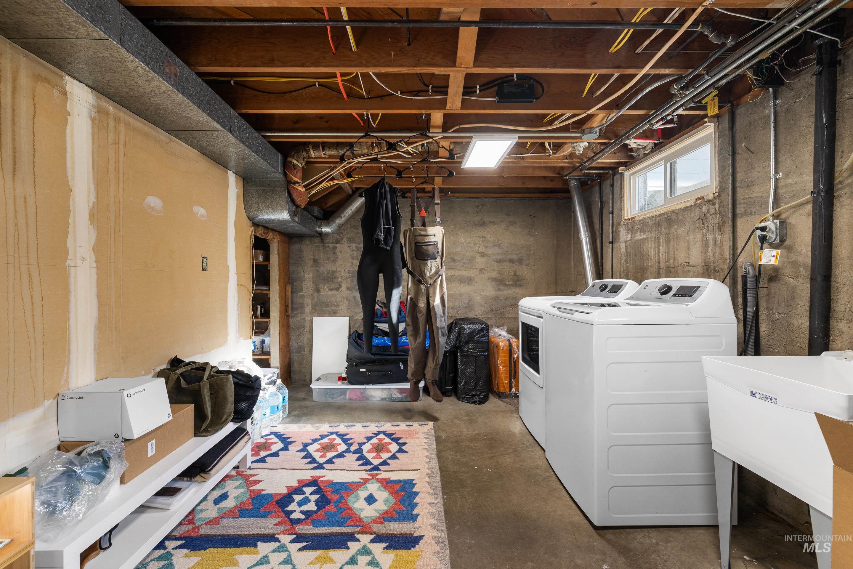 1010 Forrest Street Boise, ID 83705 - Photo 36 of 50 Basement with washing machine and dryer and a sink