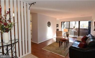 11240 Chestnut Grove Square, Unit 360 Reston, VA 20190 - Photo 2 of 29 Living Room