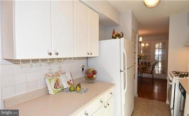 11240 Chestnut Grove Square, Unit 360 Reston, VA 20190 - Photo 5 of 29 Kitchen