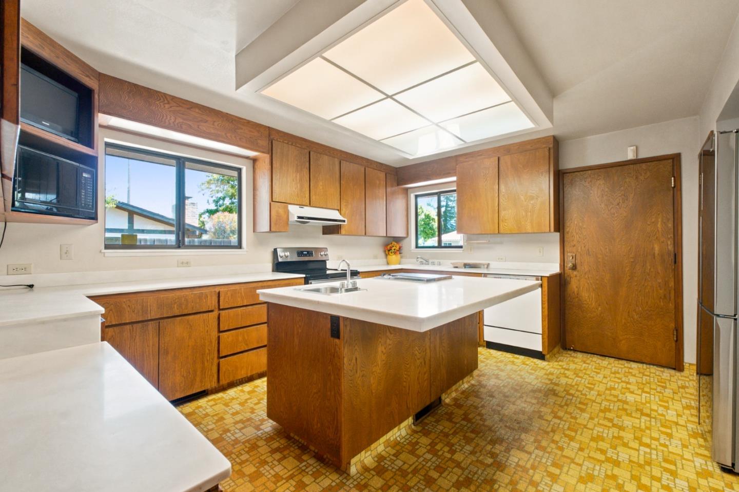 888 North Rengstorff Avenue Mountain View, CA 94043 - Photo 10 of 39