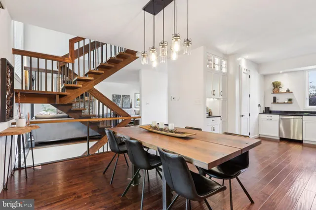 $695,000 | 6 Avignon, Devon, PA 19333