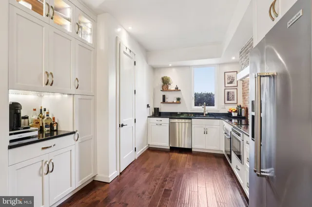 $695,000 | 6 Avignon, Devon, PA 19333