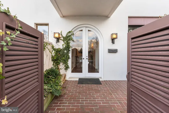 $695,000 | 6 Avignon, Devon, PA 19333