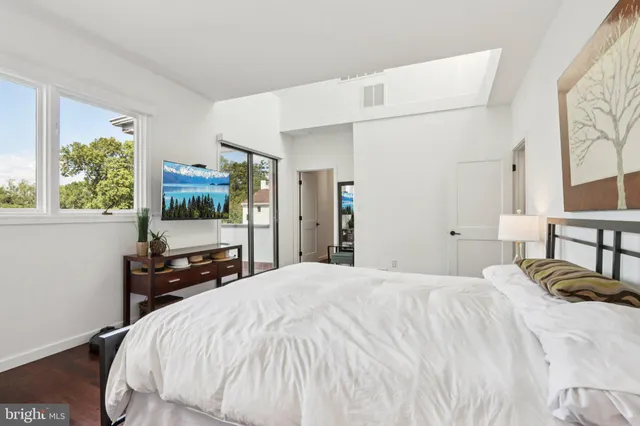 $695,000 | 6 Avignon, Devon, PA 19333