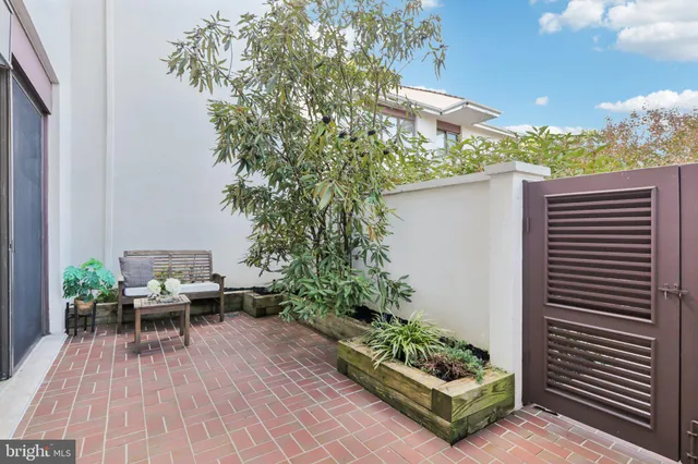 $695,000 | 6 Avignon, Devon, PA 19333