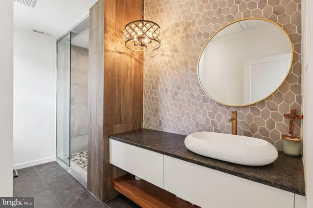 $695,000 | 6 Avignon, Devon, PA 19333