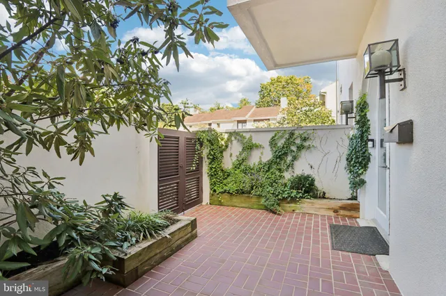 $695,000 | 6 Avignon, Devon, PA 19333