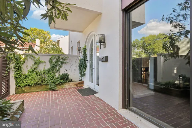 $695,000 | 6 Avignon, Devon, PA 19333