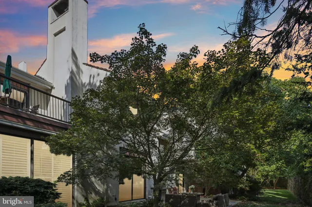 $695,000 | 6 Avignon, Devon, PA 19333