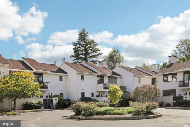 $695,000 | 6 Avignon, Devon, PA 19333