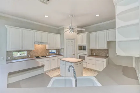 $375,000 | 1448 North Riviera Circle, Pearland, TX 77581