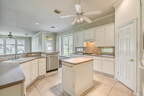 $375,000 | 1448 North Riviera Circle, Pearland, TX 77581