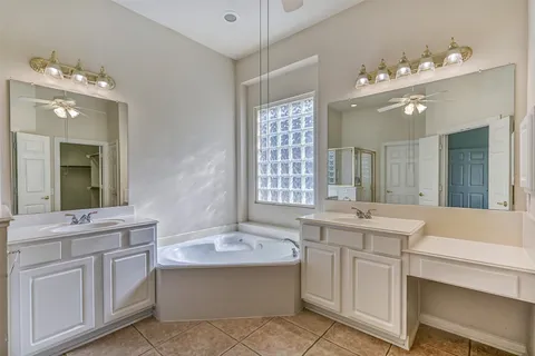 $375,000 | 1448 North Riviera Circle, Pearland, TX 77581