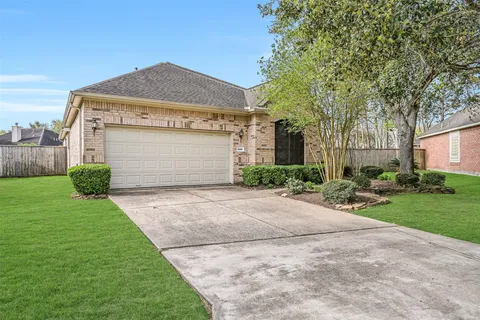 $375,000 | 1448 North Riviera Circle, Pearland, TX 77581