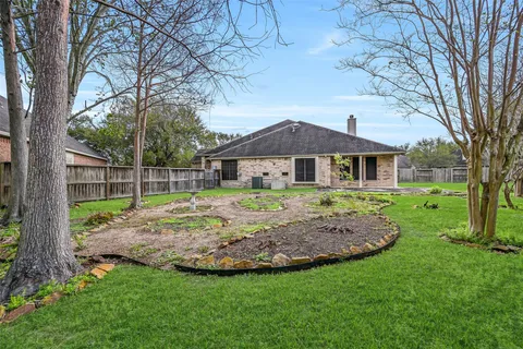 $375,000 | 1448 North Riviera Circle, Pearland, TX 77581