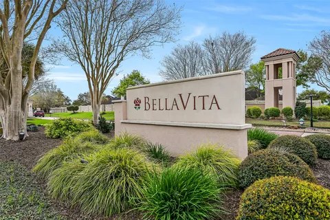 $375,000 | 1448 North Riviera Circle, Pearland, TX 77581