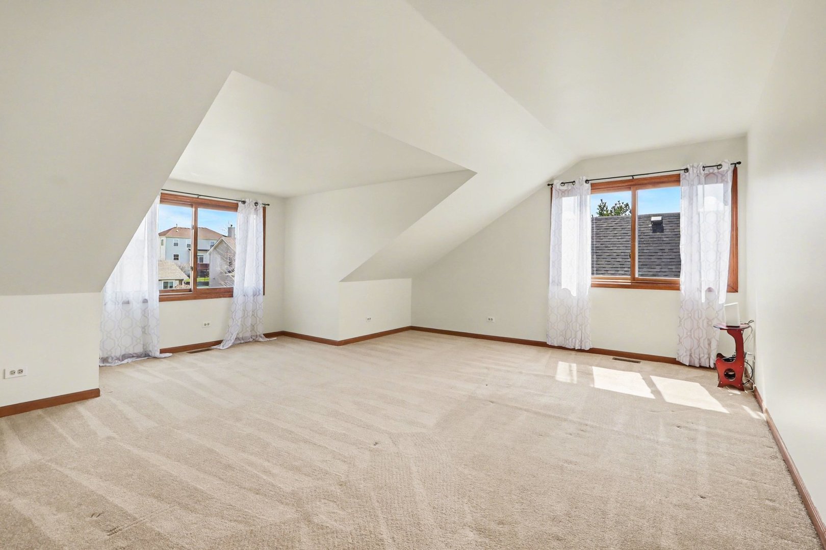 237 Homewood Drive Bolingbrook, IL 60440 - Photo 18 of 37 an empty room with windows and closet