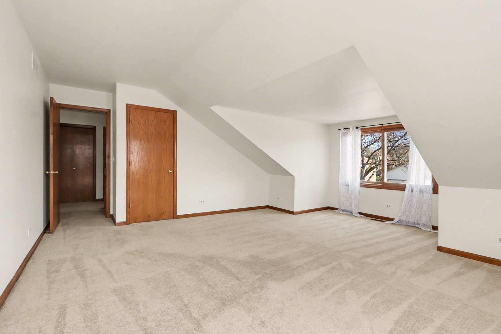 237 Homewood Drive Bolingbrook, IL 60440 - Photo 19 of 37 an empty room with windows and closet