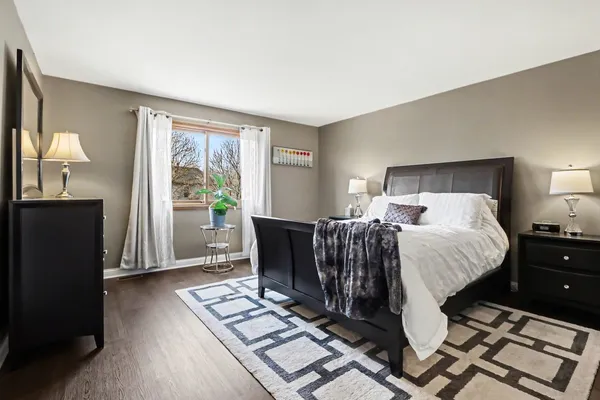 $495,000 | 237 Homewood Drive, Bolingbrook, IL 60440