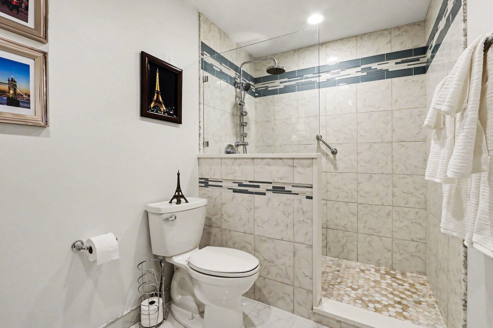 237 Homewood Drive Bolingbrook, IL 60440 - Photo 23 of 37 a bathroom with a toilet sink and shower