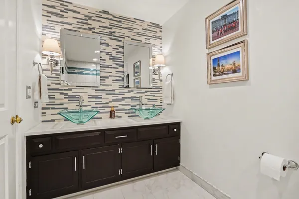 $495,000 | 237 Homewood Drive, Bolingbrook, IL 60440