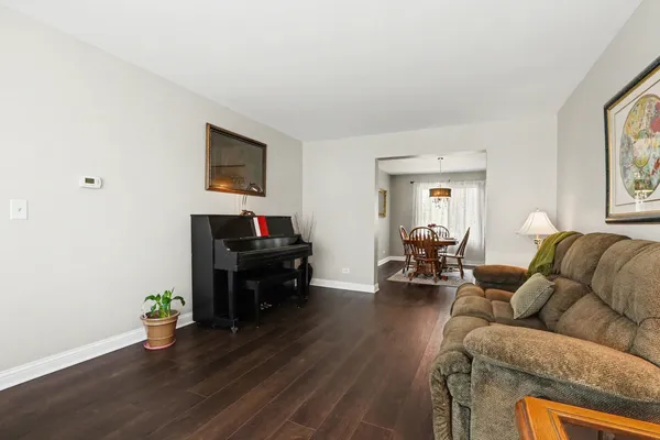 $495,000 | 237 Homewood Drive, Bolingbrook, IL 60440
