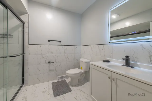 $2,100 | 6259 West Peterson Avenue, Unit 1R, Chicago, IL 60646