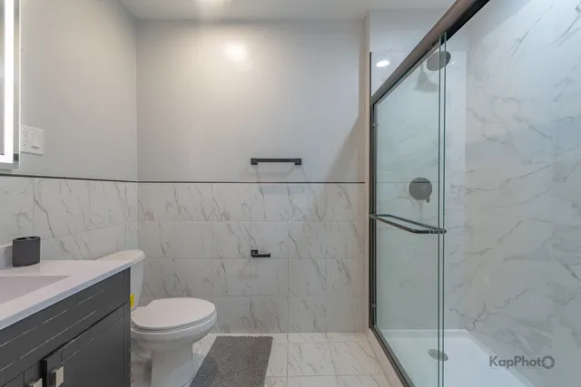 $2,100 | 6259 West Peterson Avenue, Unit 1R, Chicago, IL 60646