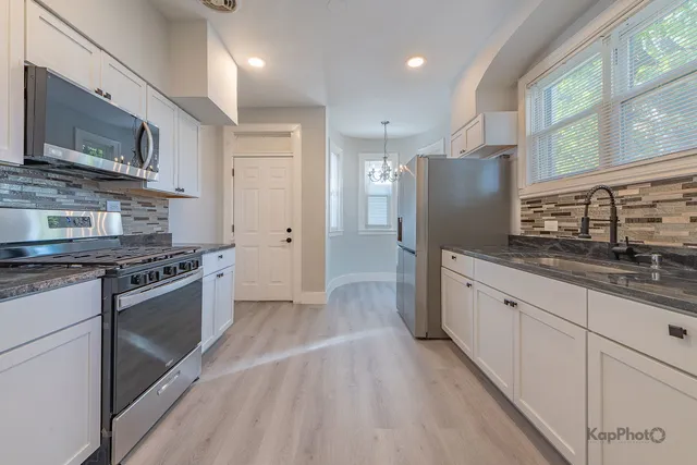 $2,100 | 6259 West Peterson Avenue, Unit 1R, Chicago, IL 60646