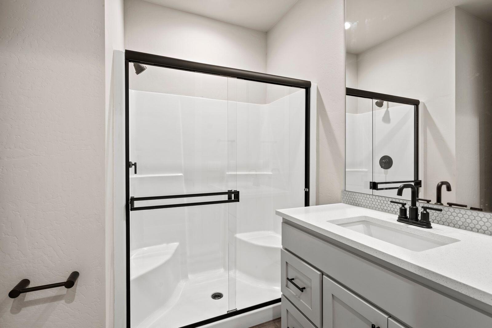 1135 Pumpkin Ridge, Unit 319 Eagle Point, OR 97524 - Photo 24 of 34 a bathroom with a shower sink and mirror