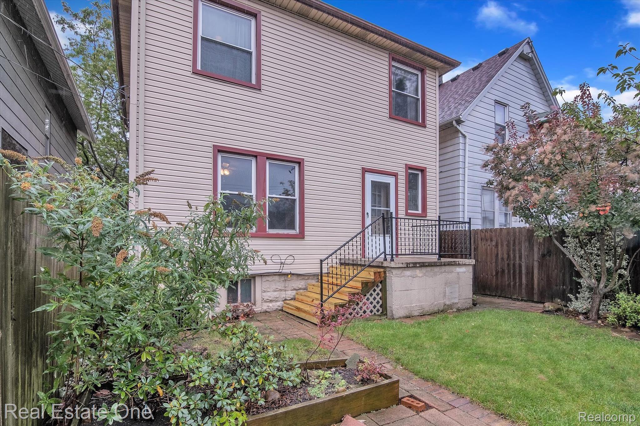 133 Leroy Street River Rouge, MI 48218 - Photo 26 of 31 133-Le-Roy-WindowStill-Real-Estate-Photography-34.jpg