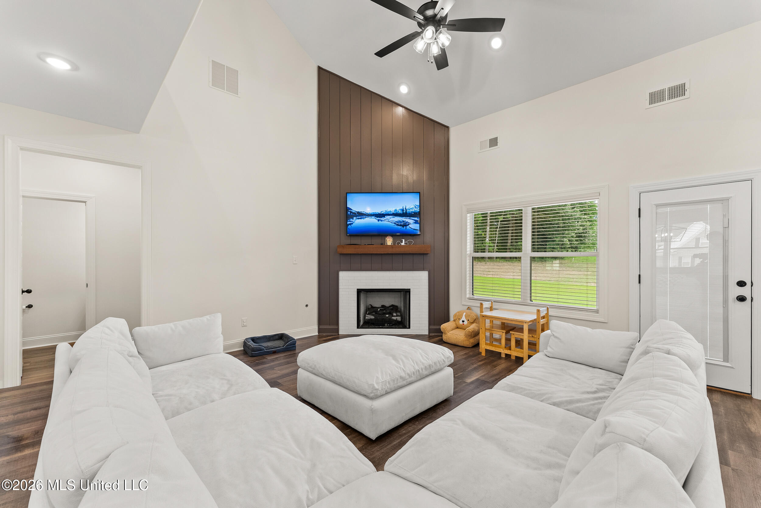 230 Centerline Roper Loop Byhalia, MS 38611 - Photo 12 of 31 230 centerline roper lp-interior-04